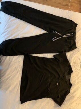 Figs scrub set in medium